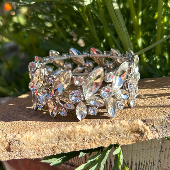 Silver tone Floral Rhinestone Statement Bracelet NWT - Picture 5 of 8